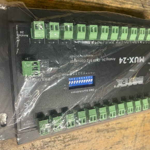 botex MU24 dmx 512 signal to analog converter .
New - Picture 5 of 7